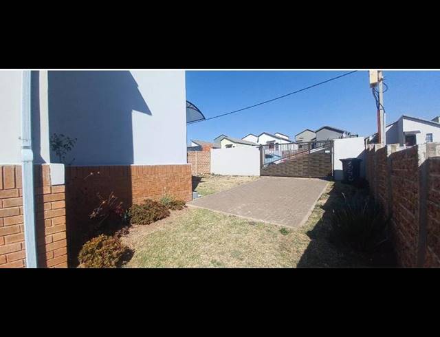 2 BEDROOM HOUSE FOR SALE IN SOUTH HILLS